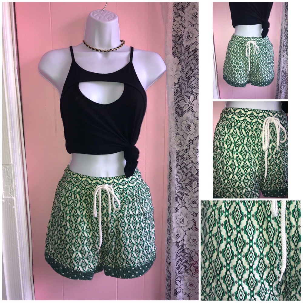 Green & white print casual soft shorts